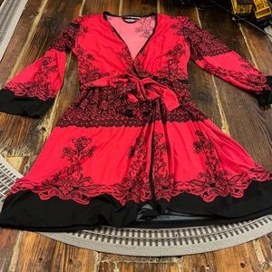 Beautiful robe, excellent condition.  Red and black. Size s/m.  Gorgeous!